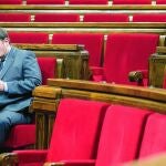 Oriol Junqueras, solo, en un instante del pasado pleno de investidura