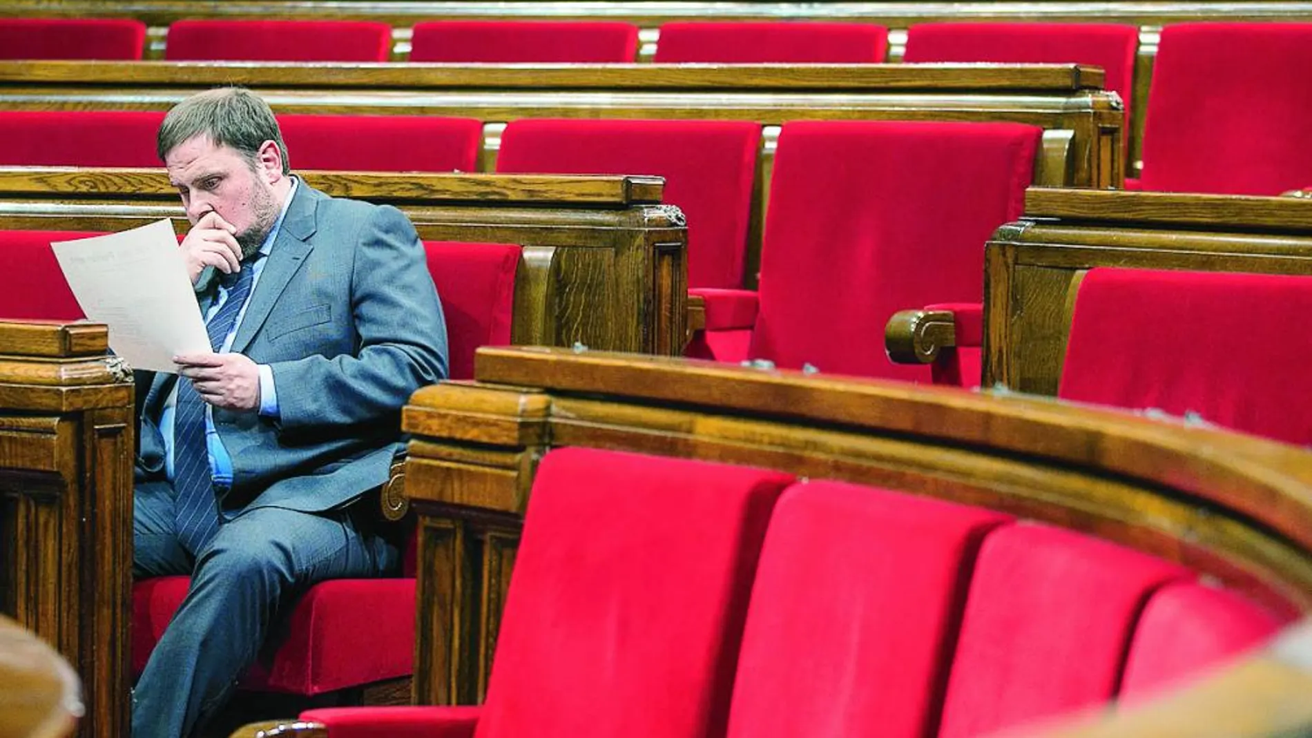 Oriol Junqueras, solo, en un instante del pasado pleno de investidura