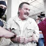 Christos Pappas, «número dos» de Amanecer Dorado, a su salida de la sede policial de Atenas
