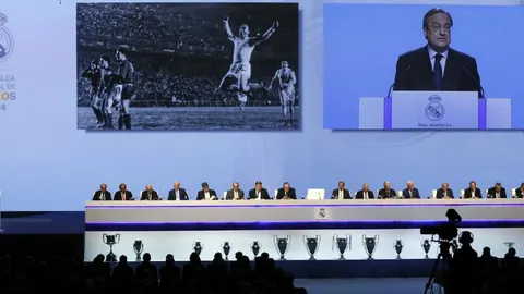 El presidente del Real Madrid, Florentino Pérez, durante su intervención en la Asamblea del club