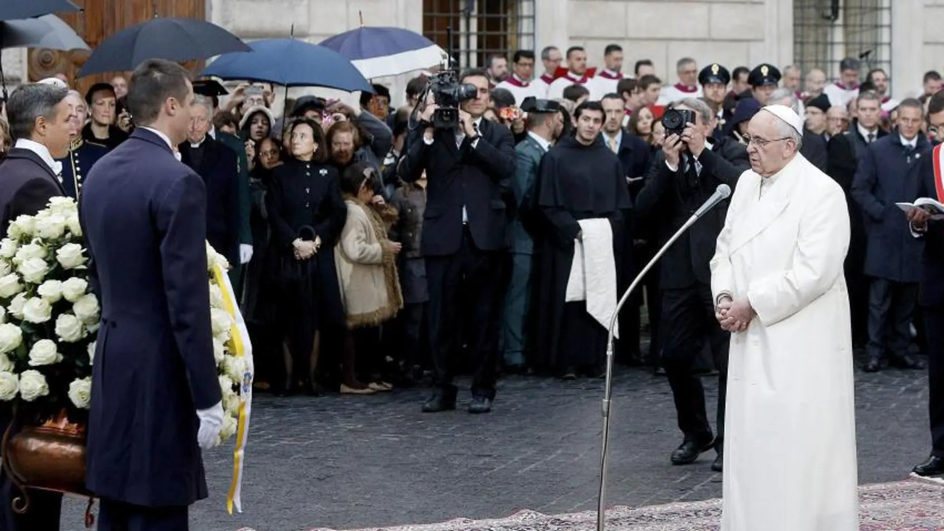 El Papa, en la plaza de España de Roma