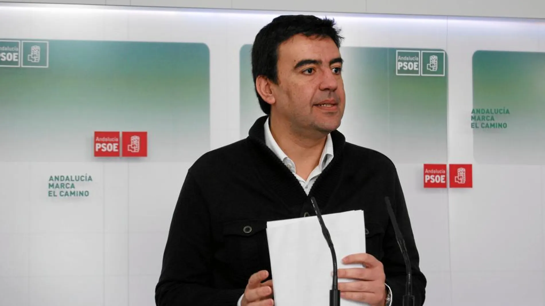 El «número dos» del PSOE-A, Mario Jiménez, ayer en la sede regional del partido