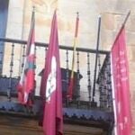 El Ayuntamiento de Elorrio con las banderas arrancadas