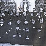 Pajares se marchó a Madrid con 12 años para estudiar en el seminario (en la imagen, junto a otros seminaristas).