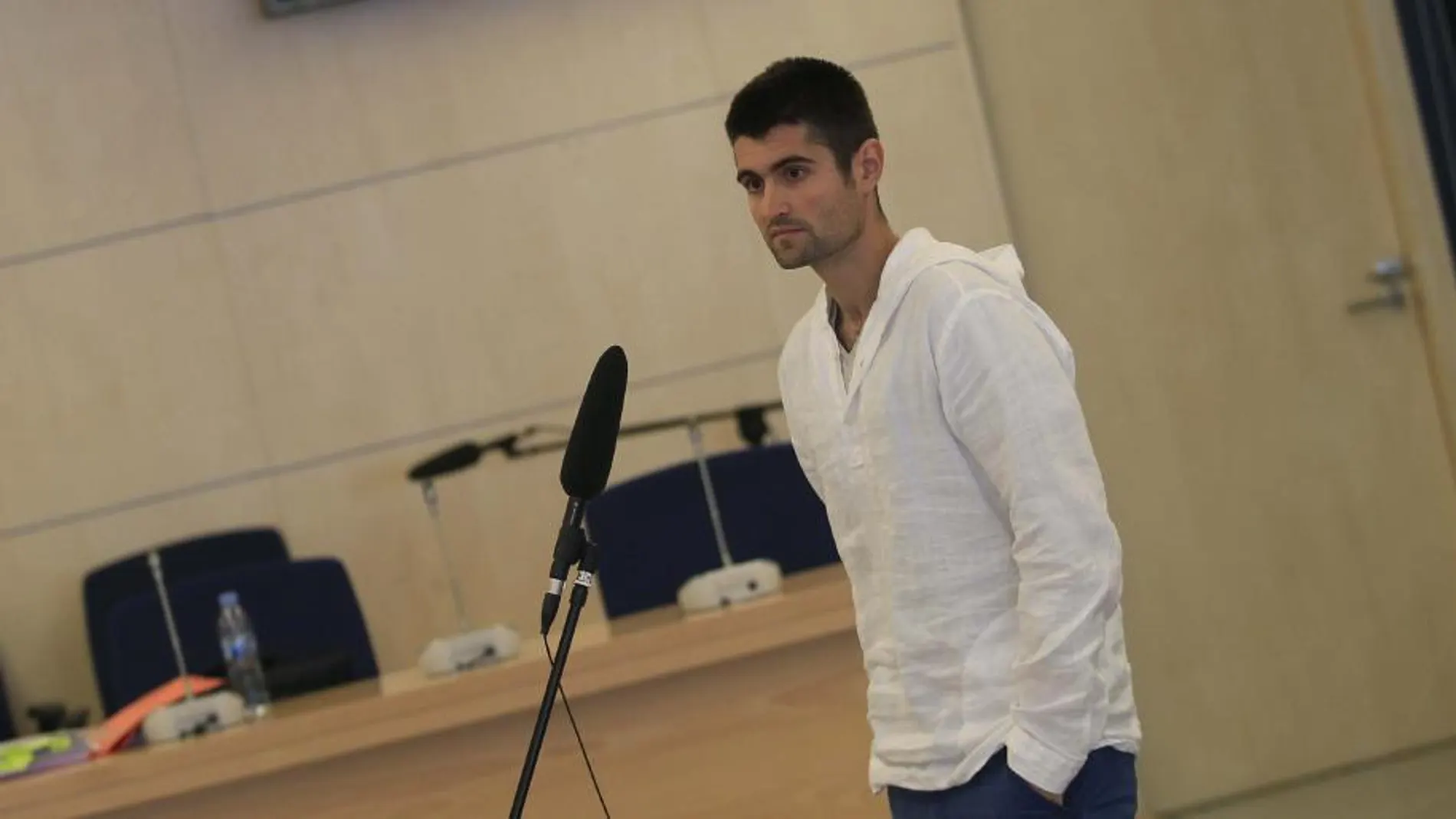 El etarra Beinat Aguinagalde durante el juicio que se celebró en la Audiencia Naciona, por asesinar a tiros al concejal del PSOE en Arrasate (Gipuzkoa) Isaías Carrasco, el 7 de marzo de 2008