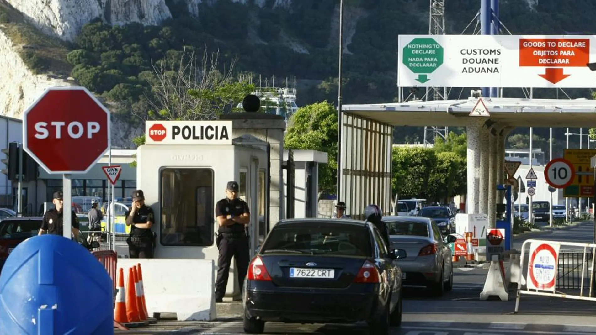 La UE toma nota de las denuncias de España y pide investigar el contrabando de tabaco en Gibraltar