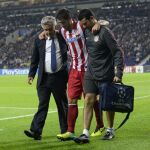 Luis García, del Atlético de Madrid, se retira lesionado en un partido