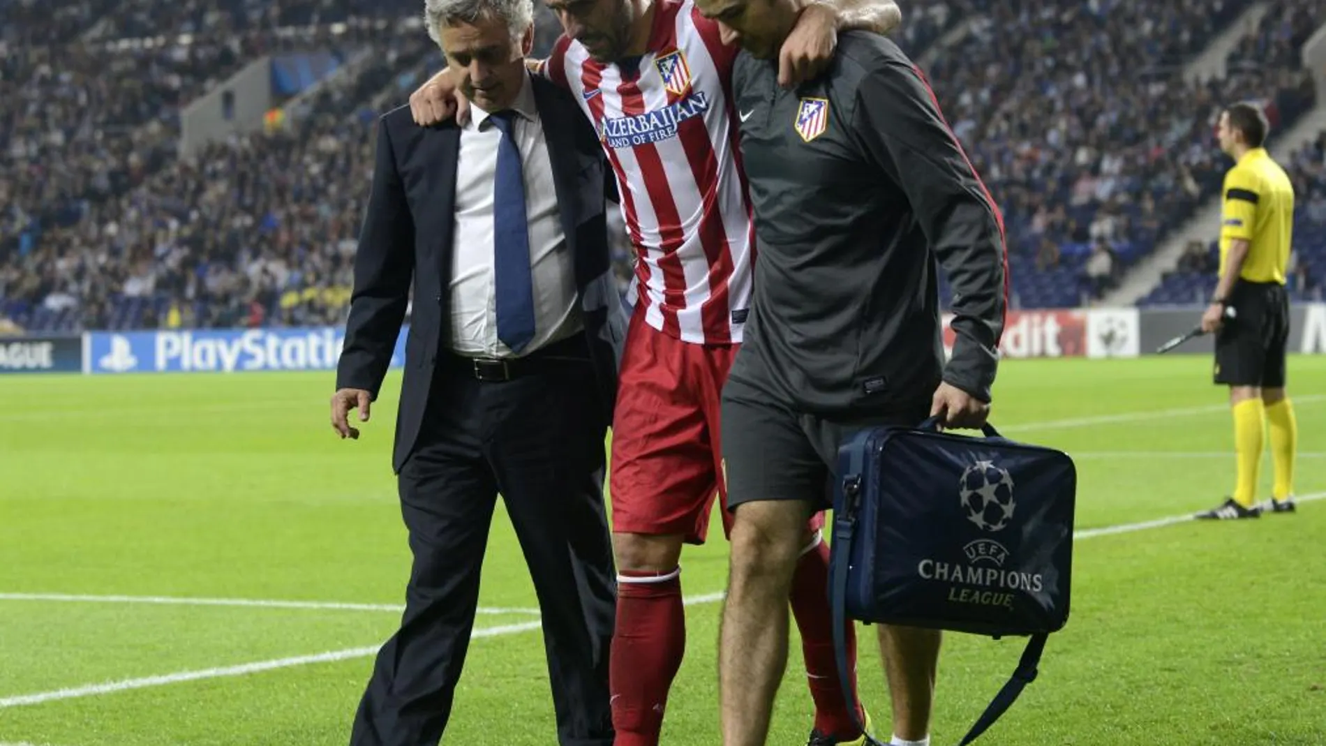 Luis García, del Atlético de Madrid, se retira lesionado en un partido