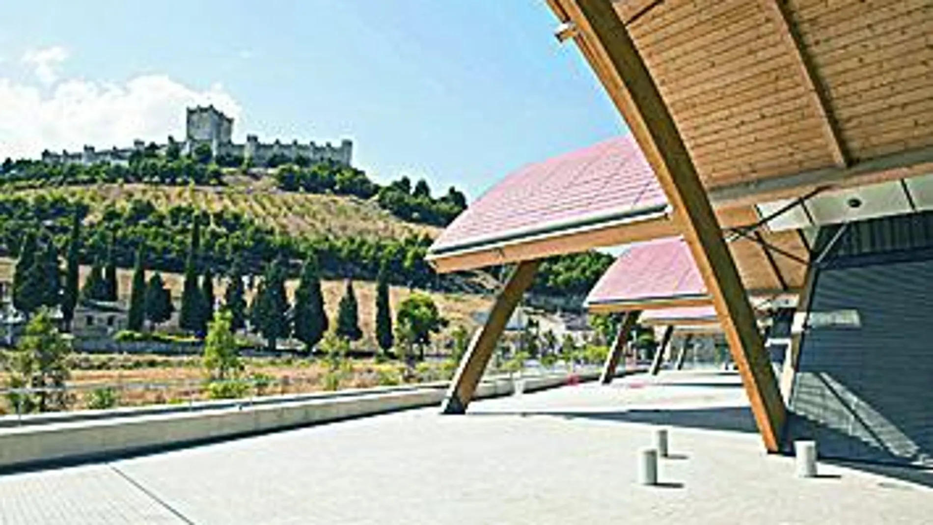La Bodega Protos está ubicada en Peñafiel (Valladolid) y forma parte de la Ruta del Vino Ribera del Duero