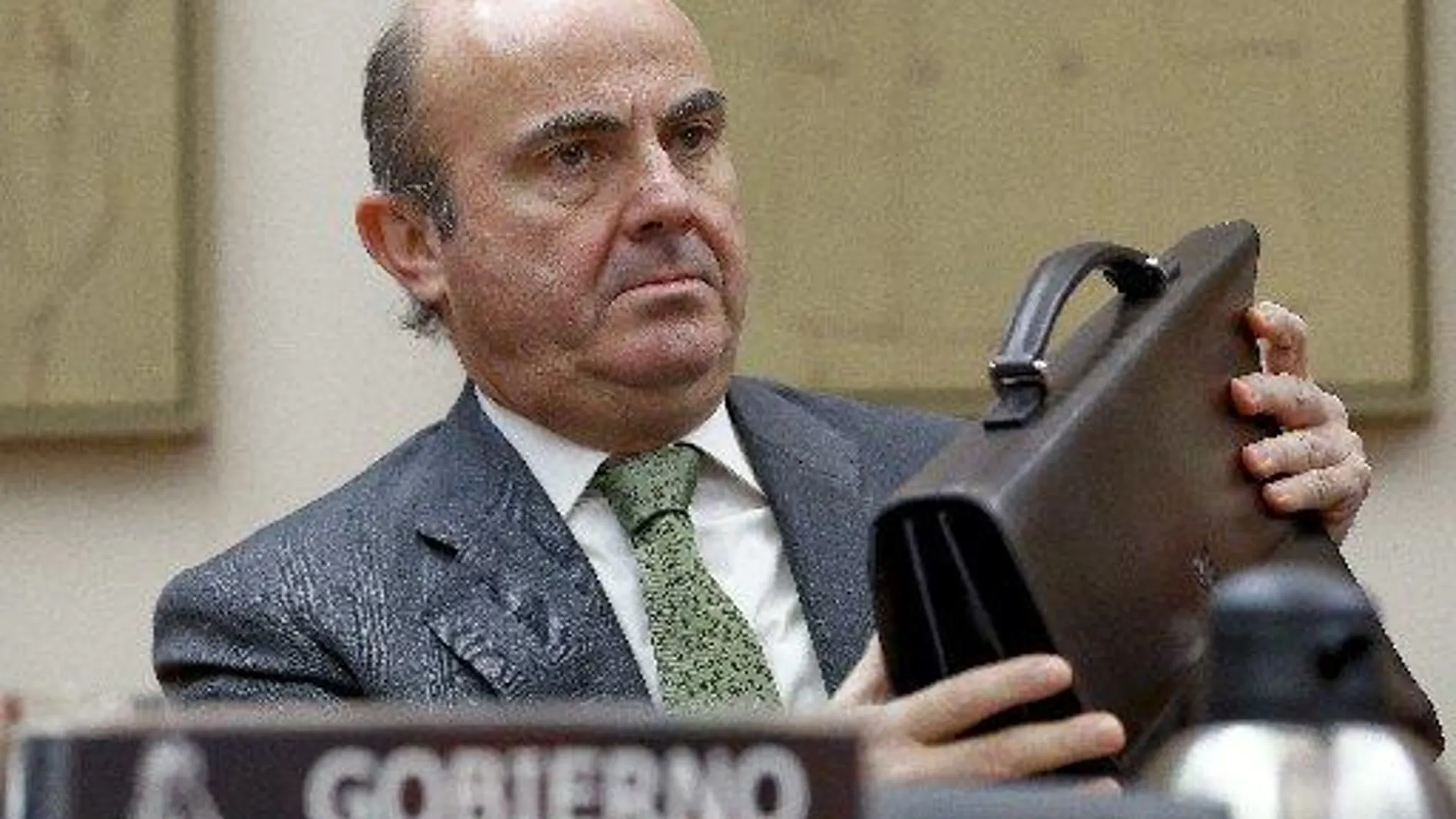 De Guindos anuncia que el paro caerá del 25%