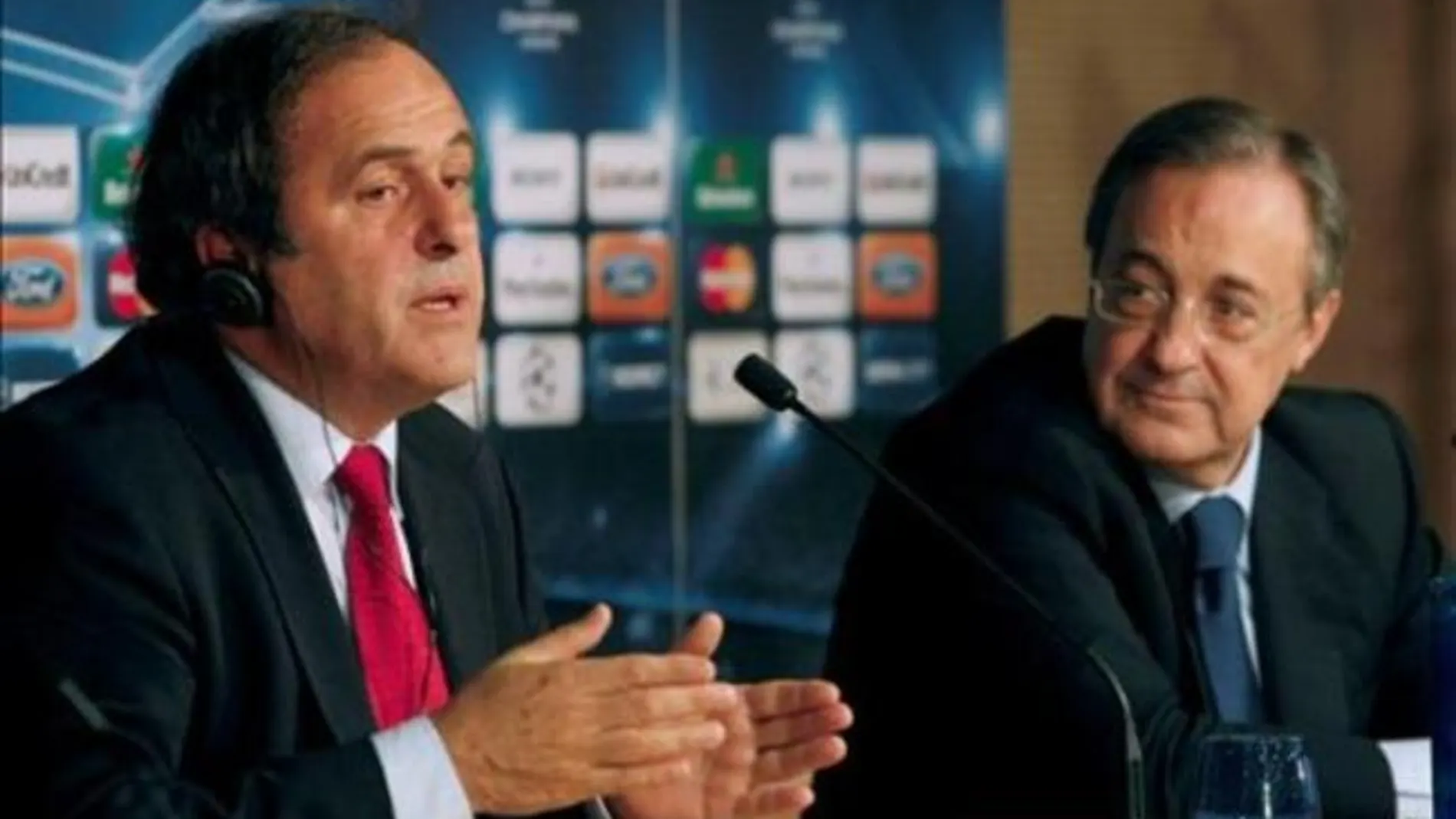 El presidente del Real Madrid, Florentino Pérez, junto al de la UEFA, Michel Platini