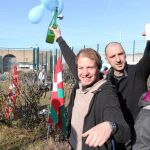 Brindis a las puertas de la prisión de Lannemezan (Francia) para protestar por las últimas detenciones