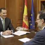 Don Felipe durante su despacho con el presidente del Gobierno, Mariano Rajoy
