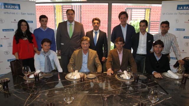 De izquierda a derecha, Patricia Navarro, Paco Ureña, Diego Urdiales, Ismael del Prado, Rafael Perea «Boni», Victorino Martín, Eugenio de Mora, Eduardo Dávila Miura, Marc Serrano, Alberto Lamelas y Víctor García «El Víctor»