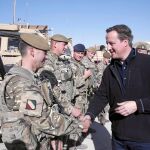 Cameron no comentó las filtraciones durante su visita ayer a las tropas británicas en Afganistán