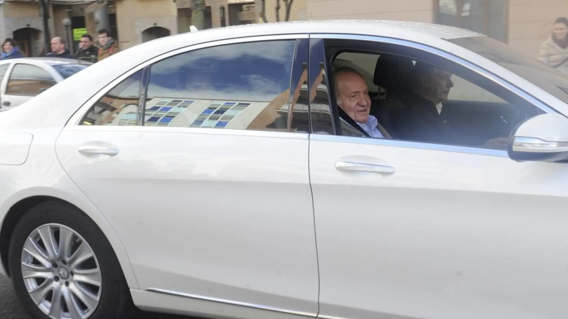 El Rey Juan Carlos a su llegada al hospital Vithas San José de Vitoria, el pasado 13 de marzo