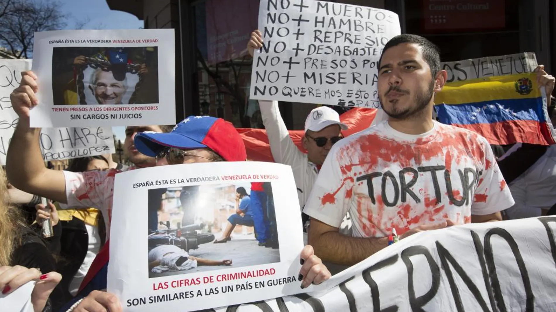 Opositores venezolanos concentrados en Madrid