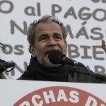 "Willy"Toledo durante su intervención en la plaza de Colón de Madrid donde ha finalizado la manifestación.