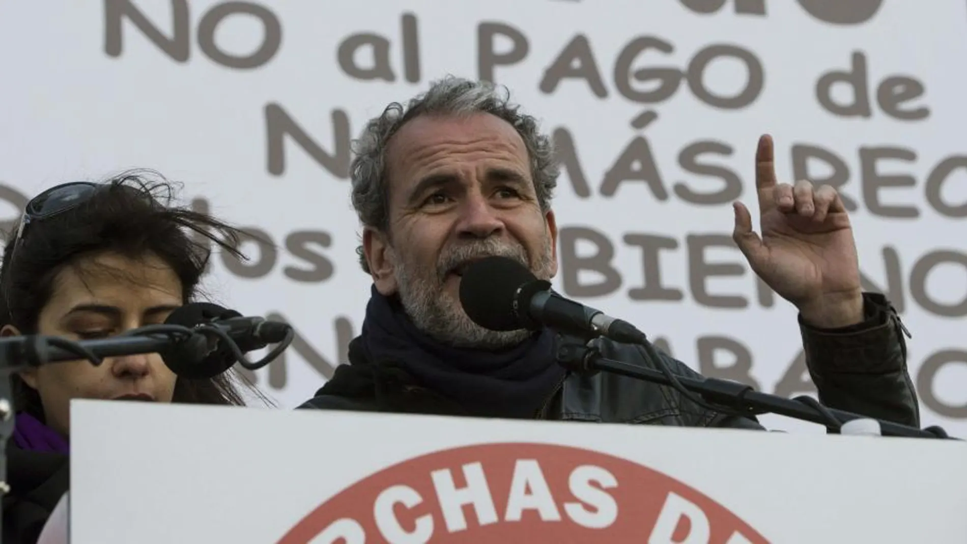"Willy"Toledo durante su intervención en la plaza de Colón de Madrid donde ha finalizado la manifestación.