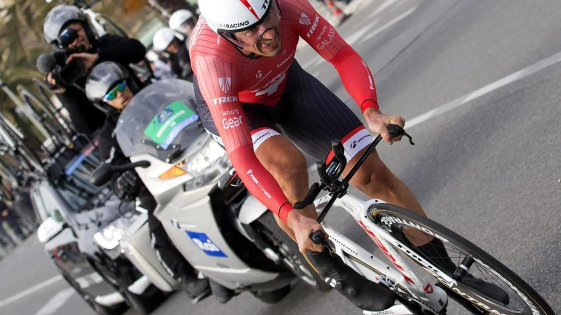 El ciclista suizo Fabian Cancellara, del equipo Trek Factory Racing, participa en el prólogo de la Tirreno-Adriático en Lido di Camaiore, Italia