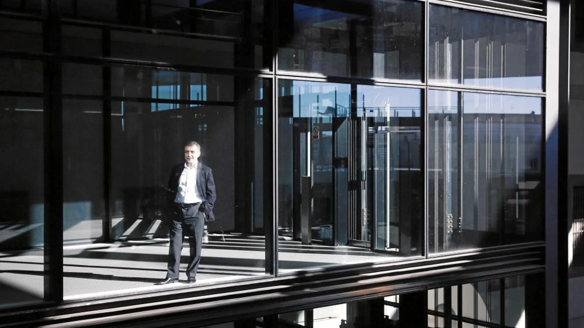 Manuel Borja-Villel en la quinta planta del Museo Reina Sofía
