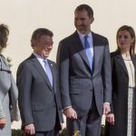Los Reyes han recibido al presidente de Colombia en el Pardo