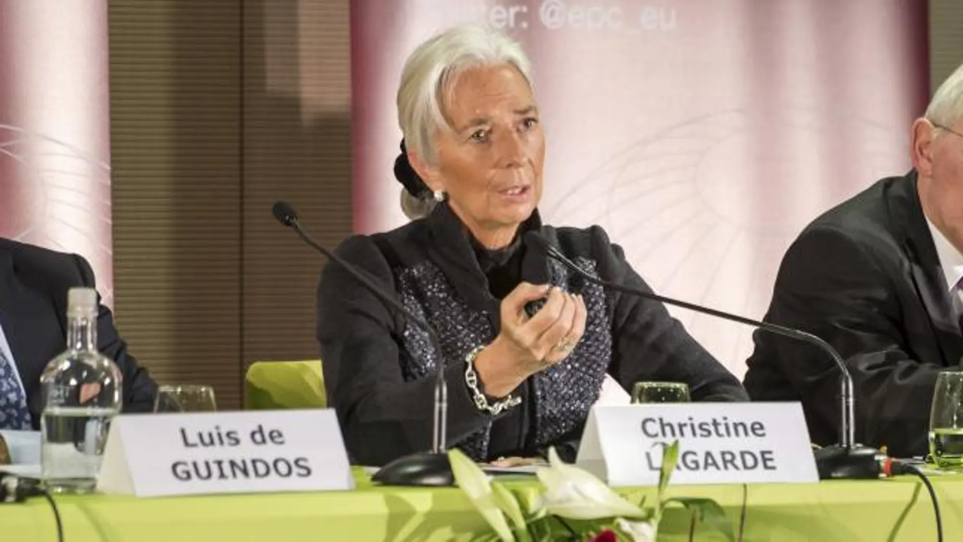 El ministro de Economía,Luis de Guindos, junto a la directora del FMI, Christine Lagarde y el ministro alemán de Finanzas, Wolfgang Schauble.