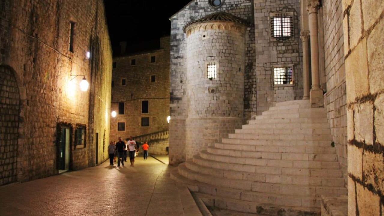 Dubrovnik de día, Dubrovnik de noche