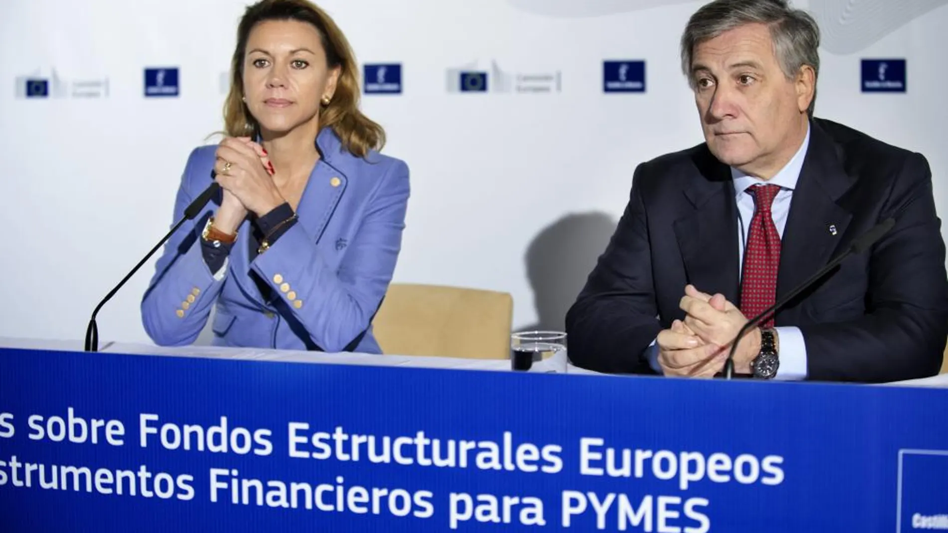 La presidenta de Castilla-La Mancha, María Dolores de Cospedal (i), y el vicepresidente de la Comisión Europea, Antonio Tajani (d), durante la jornada sobre los Fondos Estructurales Europeos