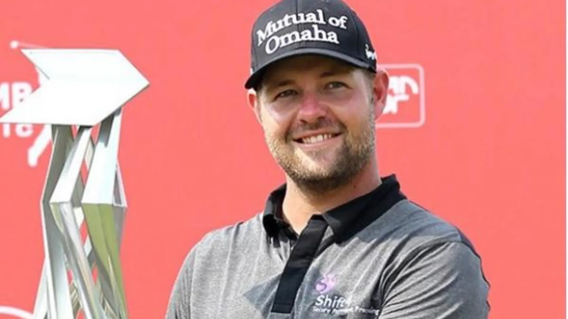 Ryan Moore, con el trofeo