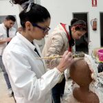 Un alumno realiza un curso de FP