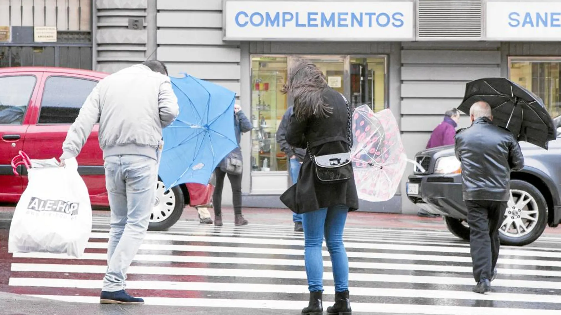 El viento y la lluvia provoca muchas dificultades en Salamanca