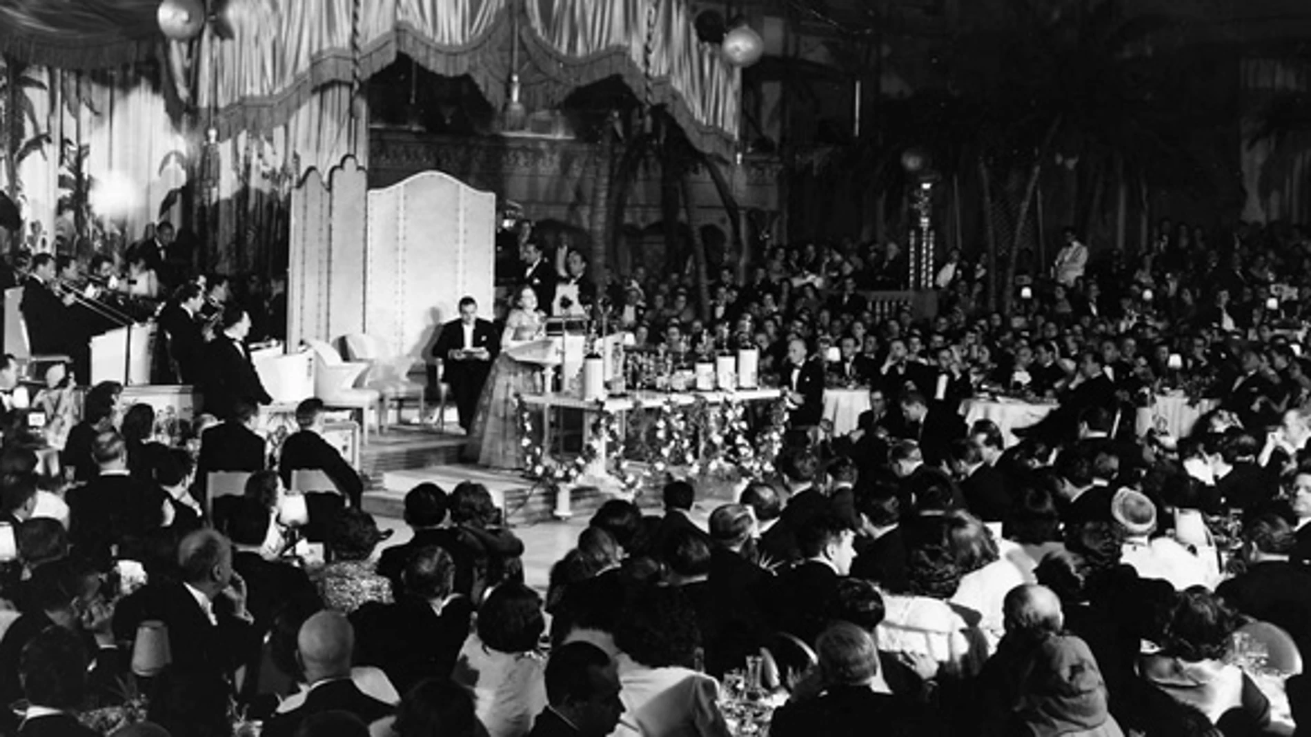 Los salones del Hollywood Roosevelt Hotel –en Hollywood Boulevar, Los Ángeles– fueron los primeros en recibir la gala de entrega de los Oscar, allá por el 16 de mayo de 1929.