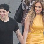 Jennifer López elige un vestido español para acudir a American Idol