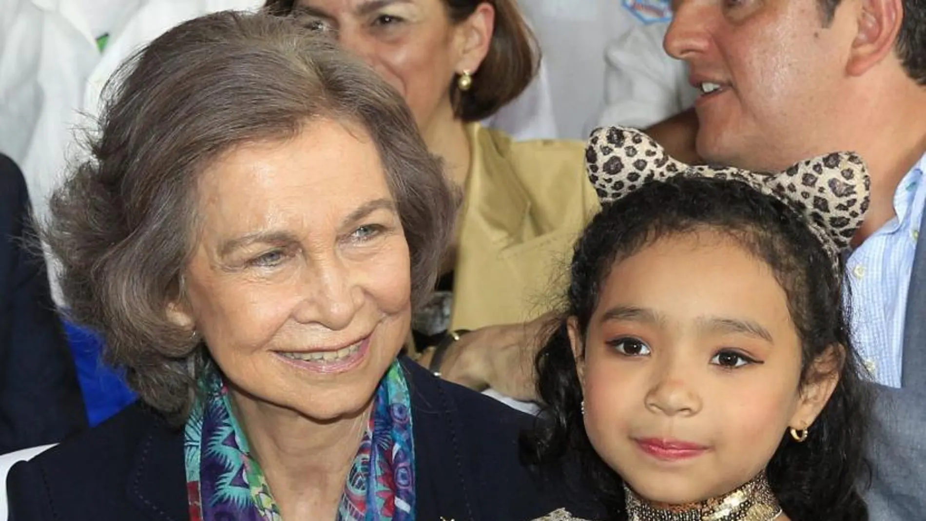 La reina, junto a la joven Marison Marroquín durante la visita que ha realizado hoy al Modelo de Atención Integral a la Víctima.