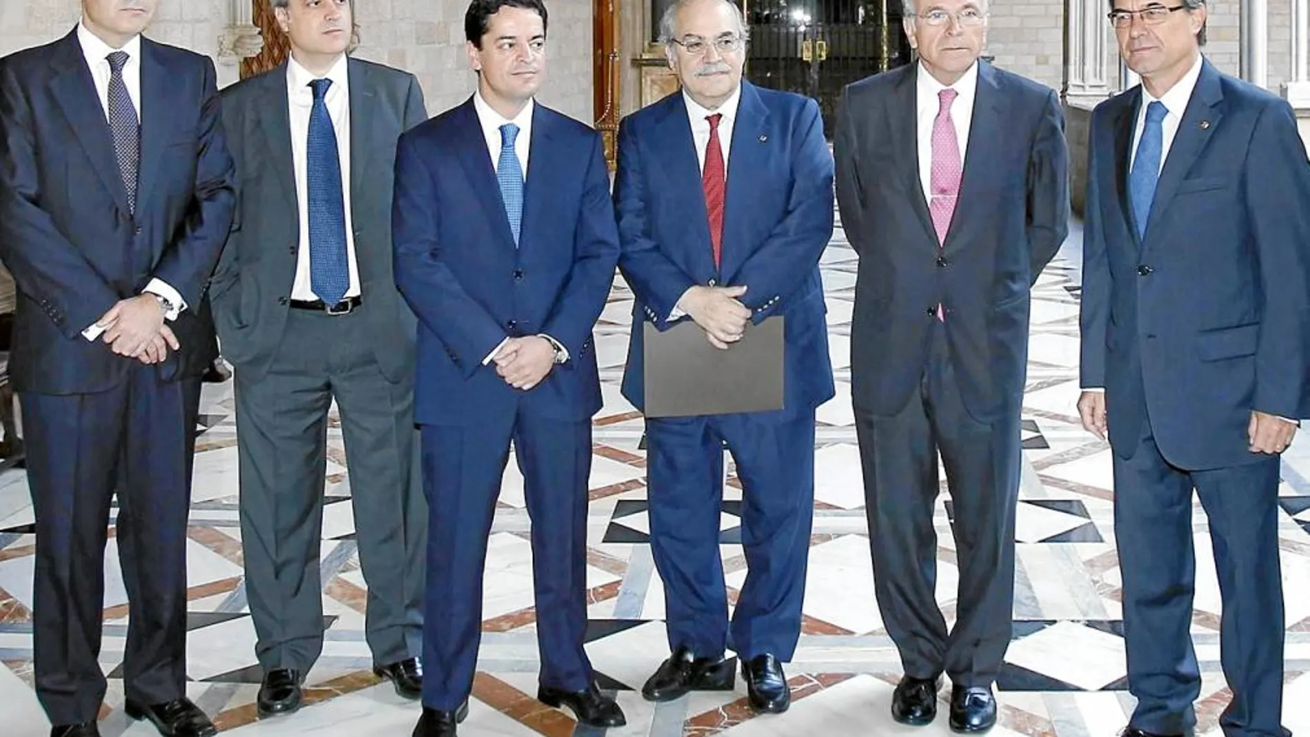 El grupo Veremonte, controlado por Enrique Bañuelos (en el centro de la imagen) ha mantenido varias reuniones con el Govern. Arriba, los terrenos de Salou.