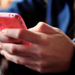 Abusar del móvil puede causar «whatsappitis»