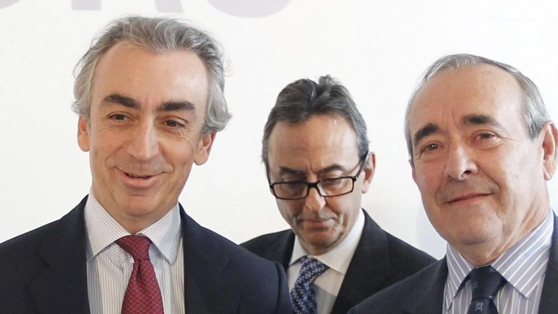 El secretarios de Estado de Hacienda, Miguel Ferre (i) y el secretario general de la Industria y de la PYME , Luis Valero, participaron hoy en un almuerzo durante el 'Spain Investors Day