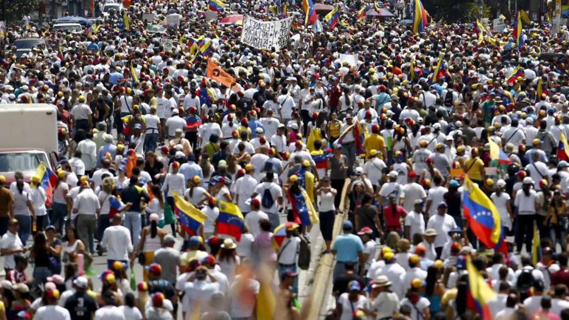 Multitudinaria manifestación opositora en Caracas.