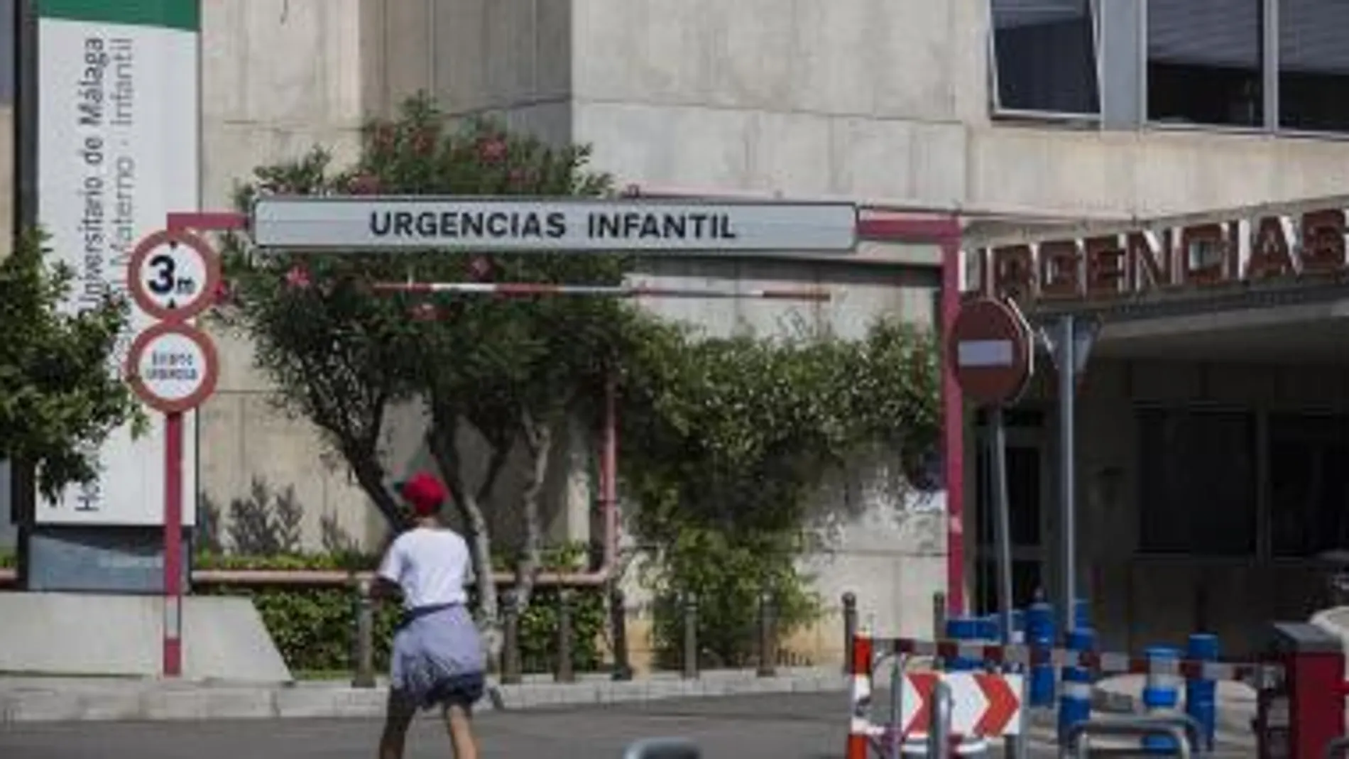 Entrada de urgencias del Hospital Materno Infantil de Málaga donde el niño ingresó ya sin vida