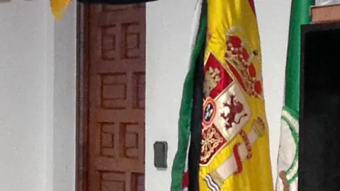 La bufanda de Palestina amarrada a la bandera española
