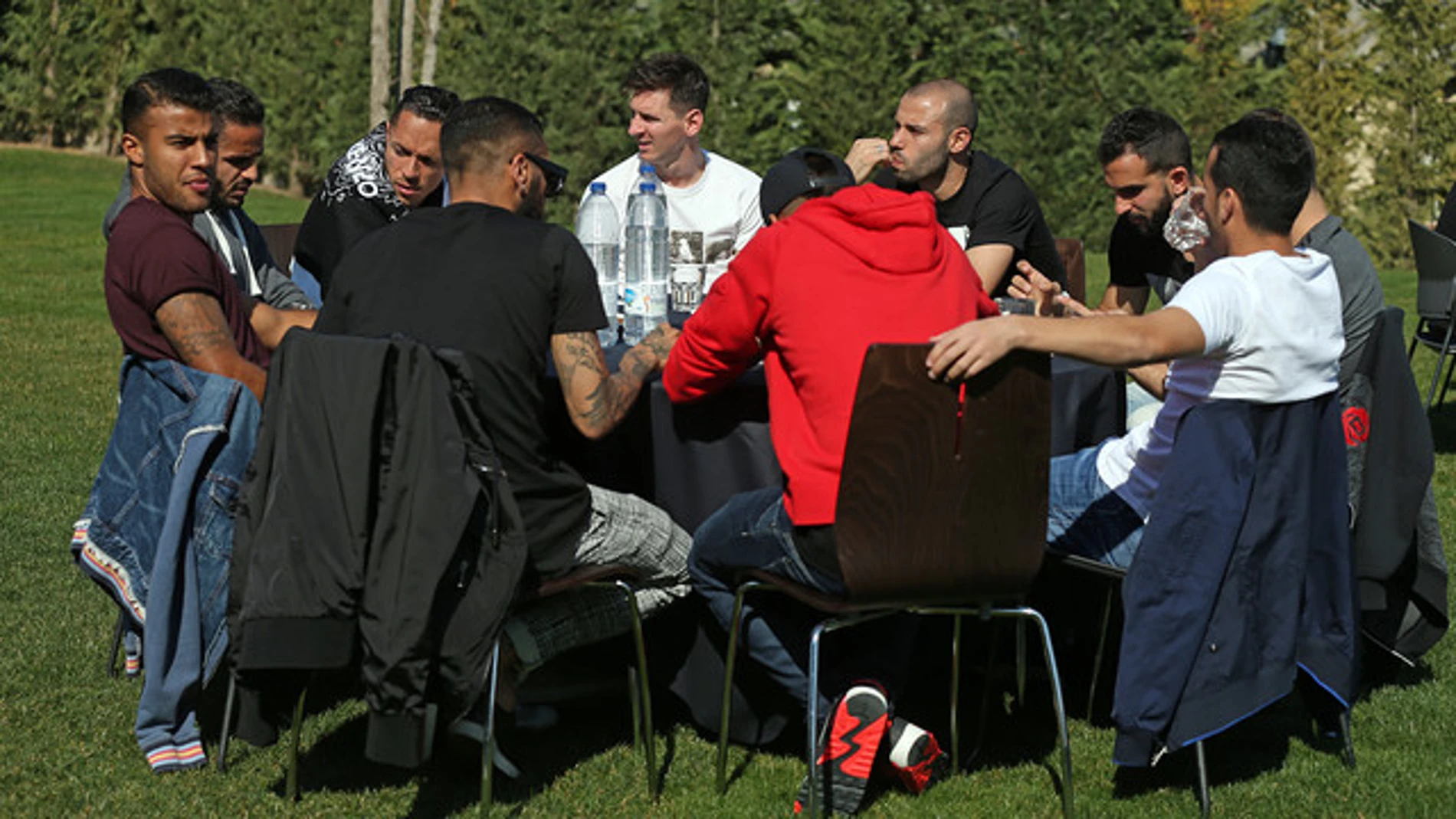 Los jugadores del Barça comiendo en la Ciutat Esportiva