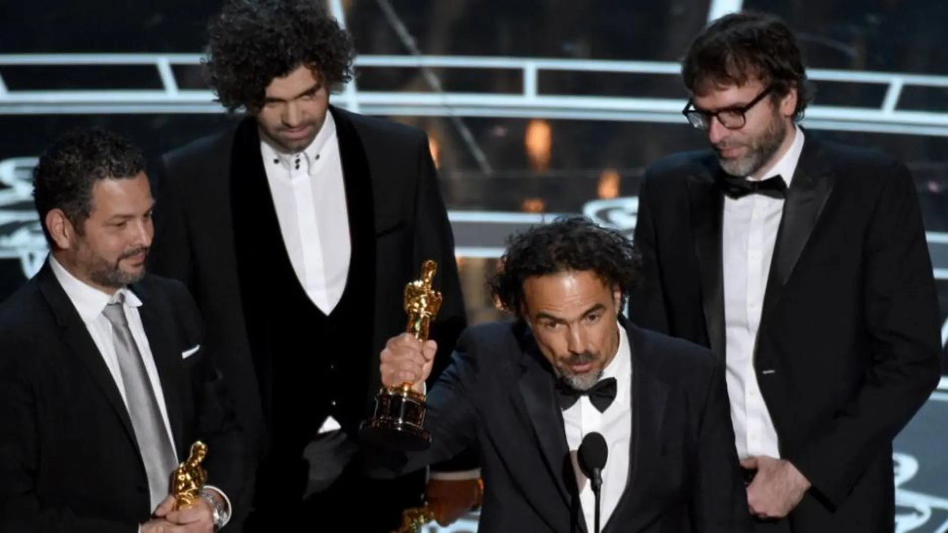 «Alejandro González Iñárritu se alza con el premio al Mejor Directo por «Birdman» y recoge el premio además a la Mejor Película del Año