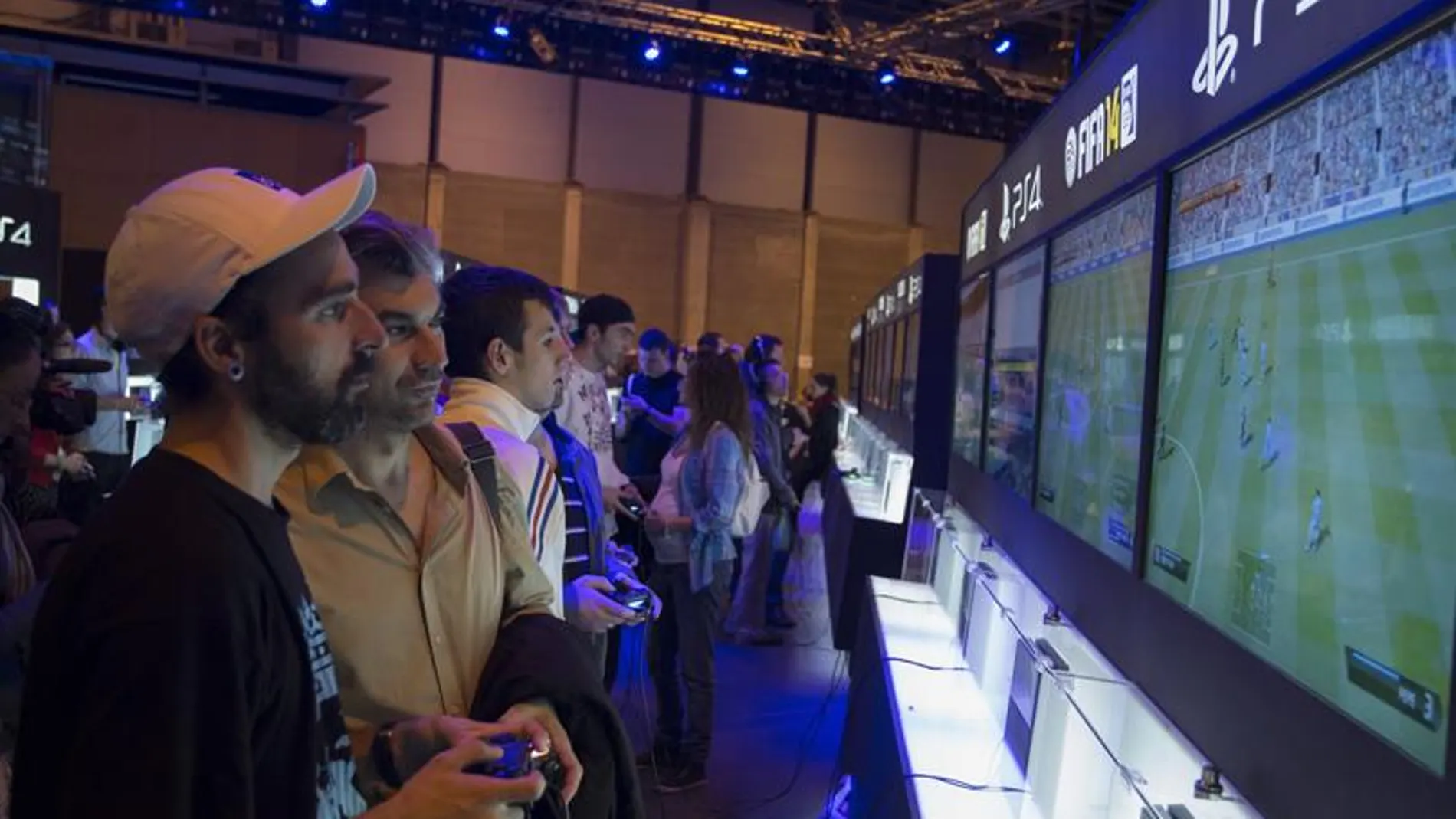 Dos de las visitantes a la MGW 2014 caracterizadas como dos personajes de videojuegos.