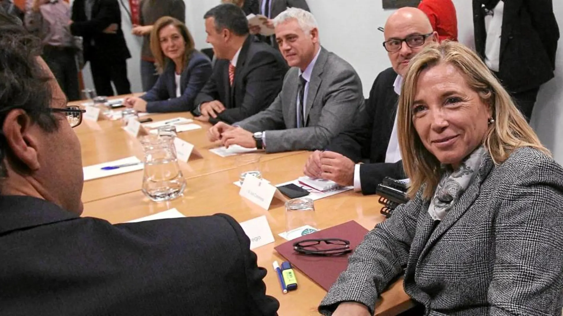 La vicepresidenta Joana Ortega acordó con el CiU, ERC, PSC e ICV un frente común en contra de la reforma del sector público que propene el Gobierno y que pone en riesgo el autogobierno