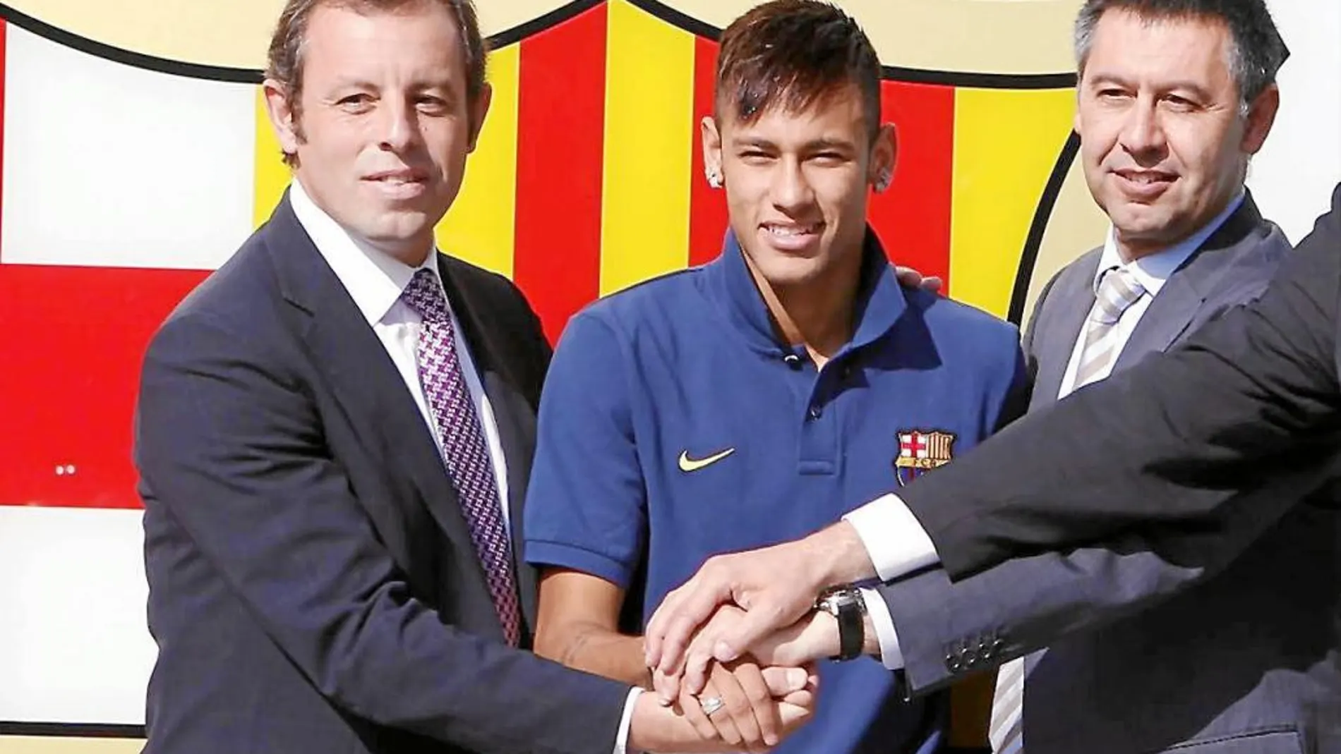 El fichaje de Neymar acerca al banquillo a Rosell y Bartomeu