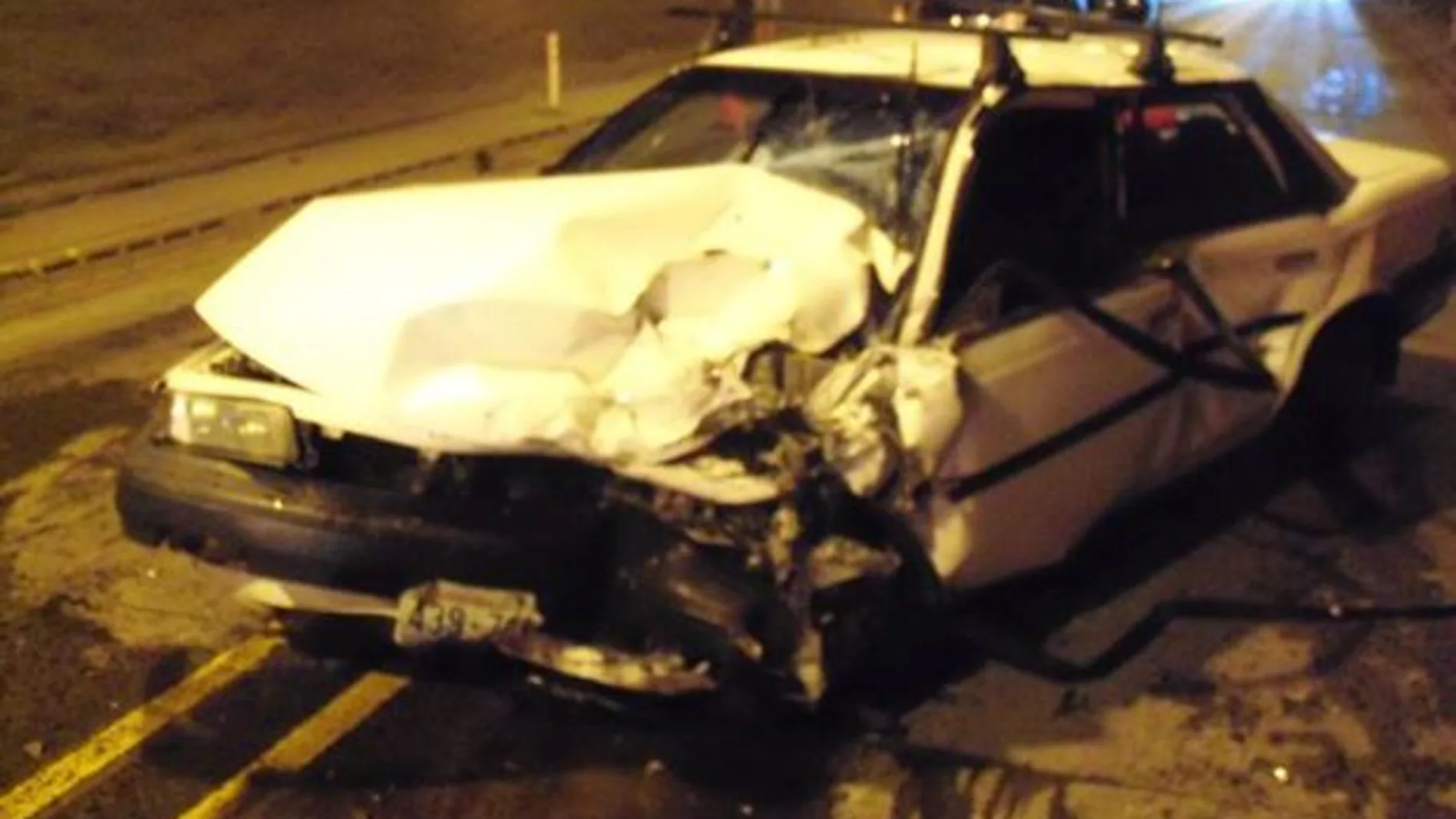 Imagen del vehículo de Calhon, que se desmayó y chocó de frente contra otro coche