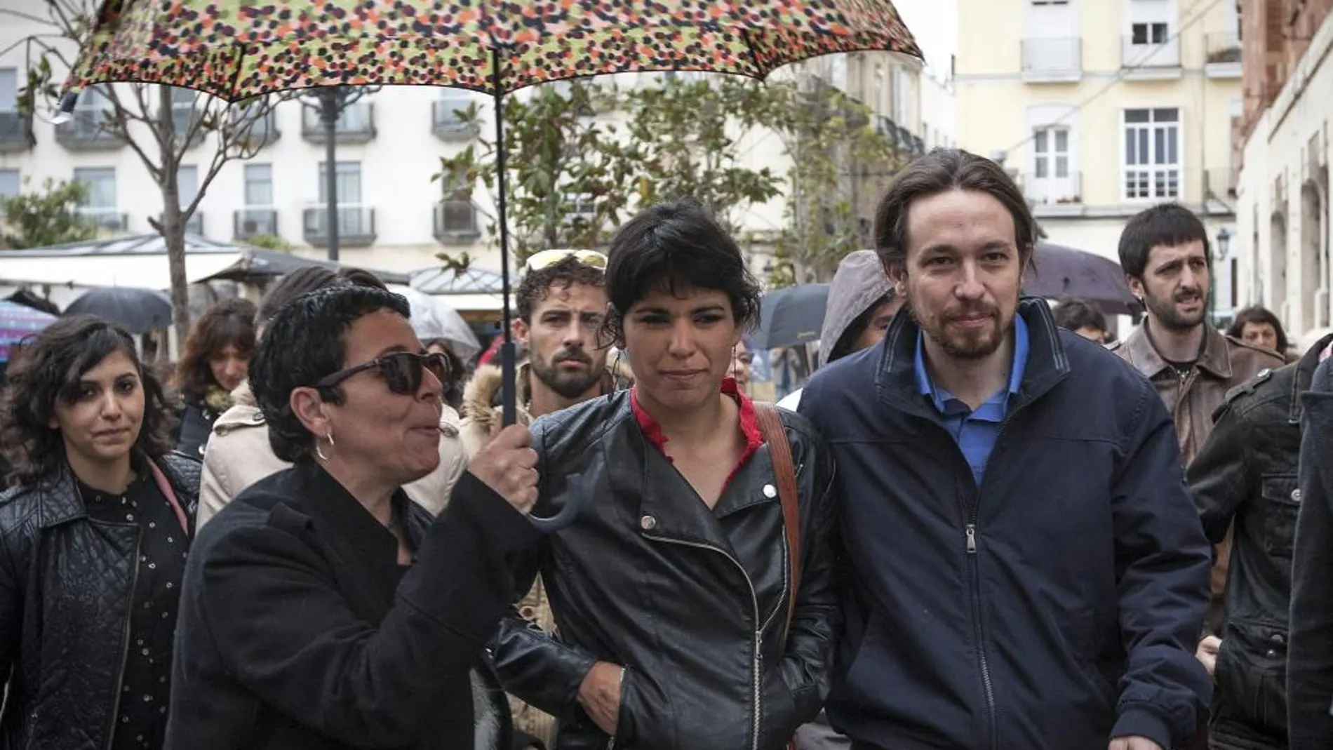 Pablo Iglesias junto a la candidata de Podemos a la Presidencia de la Junta de Andalucía, Teresa Rodríguez.