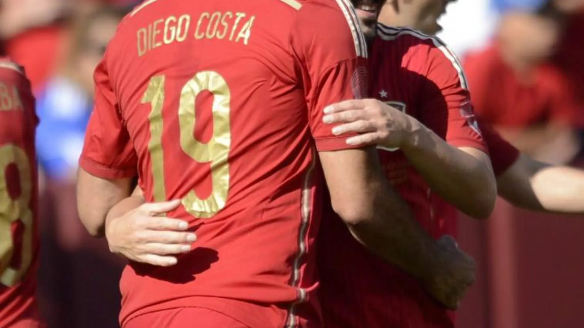 David Villa y Diego Costa celebran el primer gol del equipo