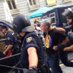 Antidisturbios se llevan detenido a Jorge Verstrynge en la Puerta del Sol